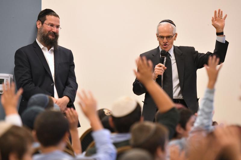 Richard Sandler Cheder Menachem explains award 2017 JEA Richard Sandler Cheder Menachem explains award 2017 JEA