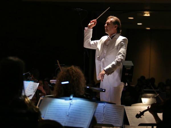 Davids Quilt 147 Maxim Kuzin conducting