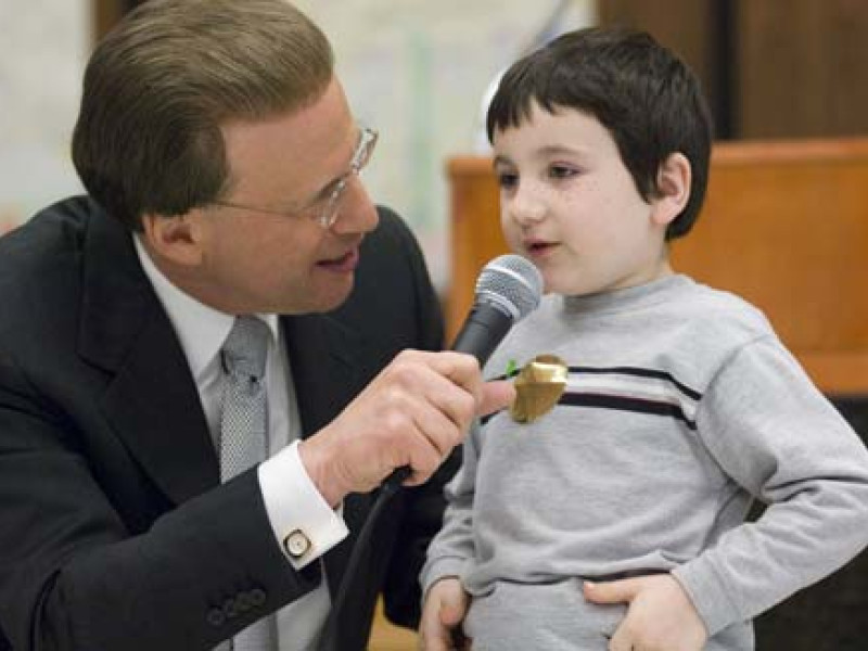 Lowell Milken Talks to a Young Student