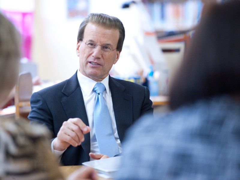 Lowell Milken visits teachers